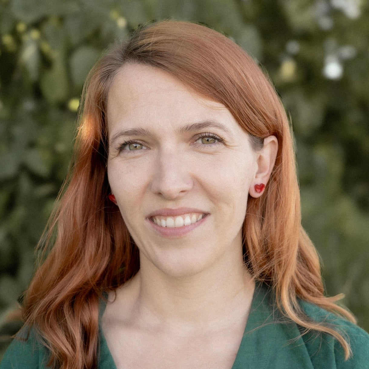 What Are Stud Earrings? The Complete Glossary Guide to Styles, Anatomy & Styling