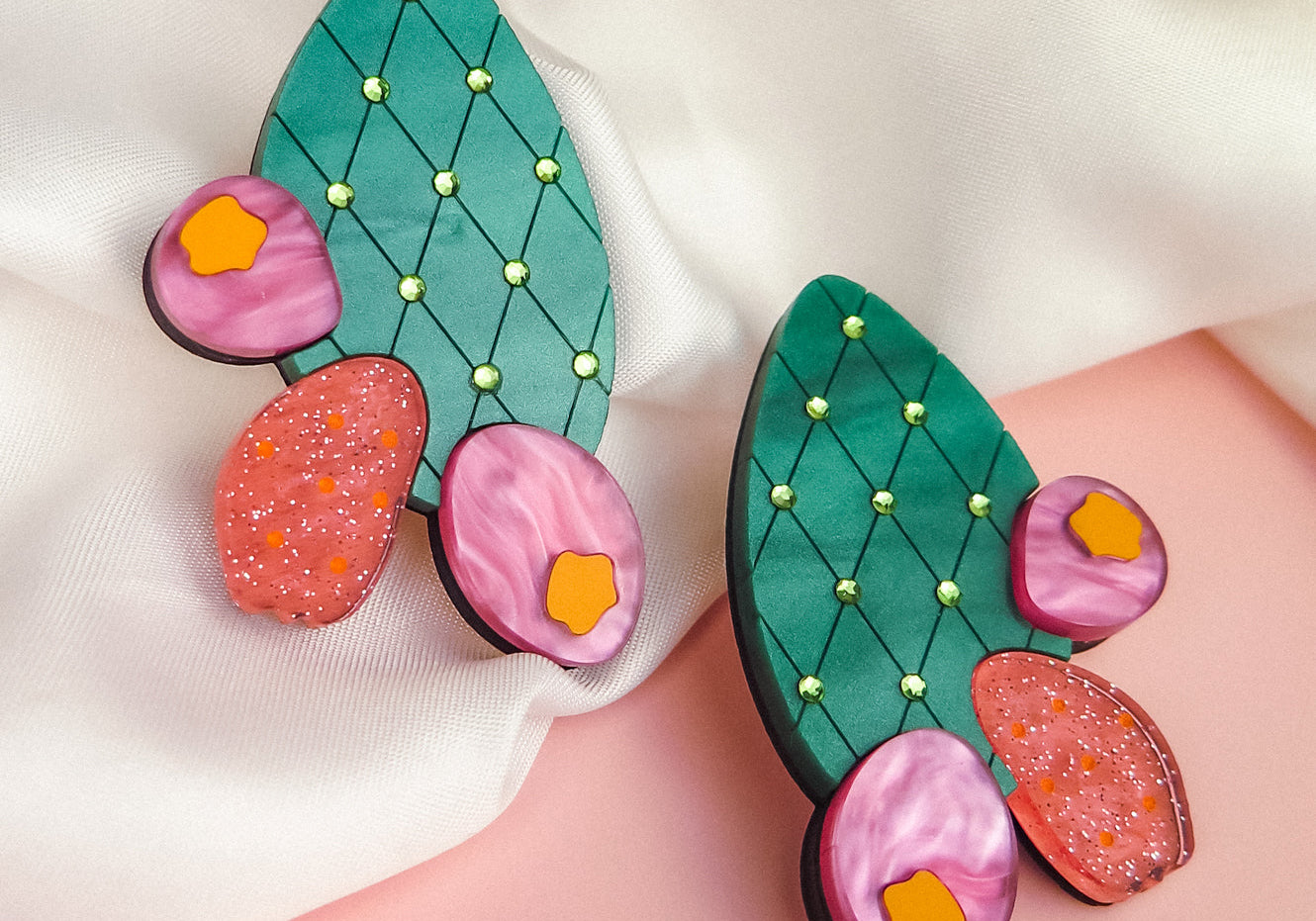10 Outfits That Come Alive With a Statement Earring