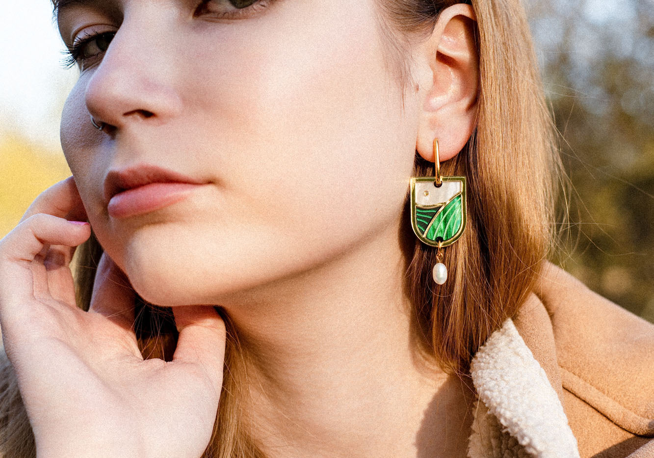 Freshwater Pearls in Acrylic Jewelry: The Ultimate Guide to Unexpected Luxury Combinations
