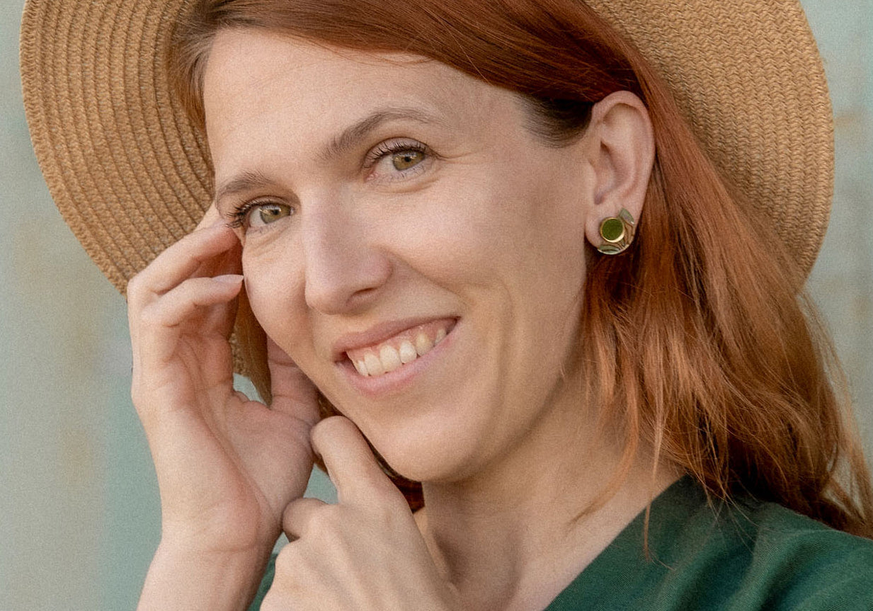 How to Build a Small Jewelry Collection That Actually Works