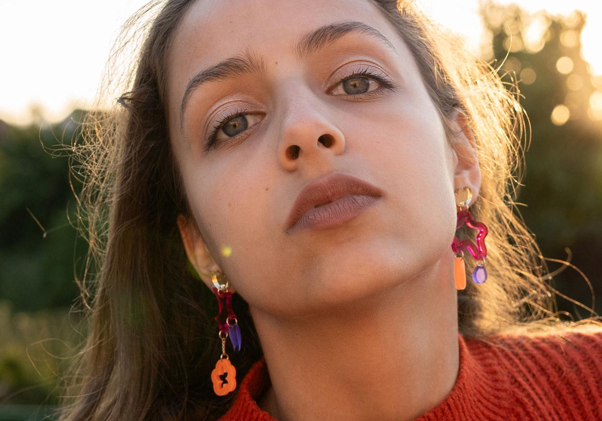 What Are Mismatched Earrings? The Ultimate Guide to Asymmetrical Earring Styling